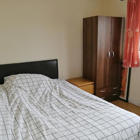 A Double Bedroom Near Glasgow City Centre Not In Great Condition Suitable For Short Stay Esterno foto