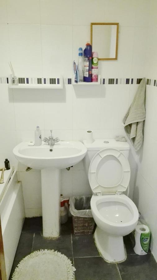 A Double Bedroom Near Glasgow City Centre Not In Great Condition Suitable For Short Stay Esterno foto