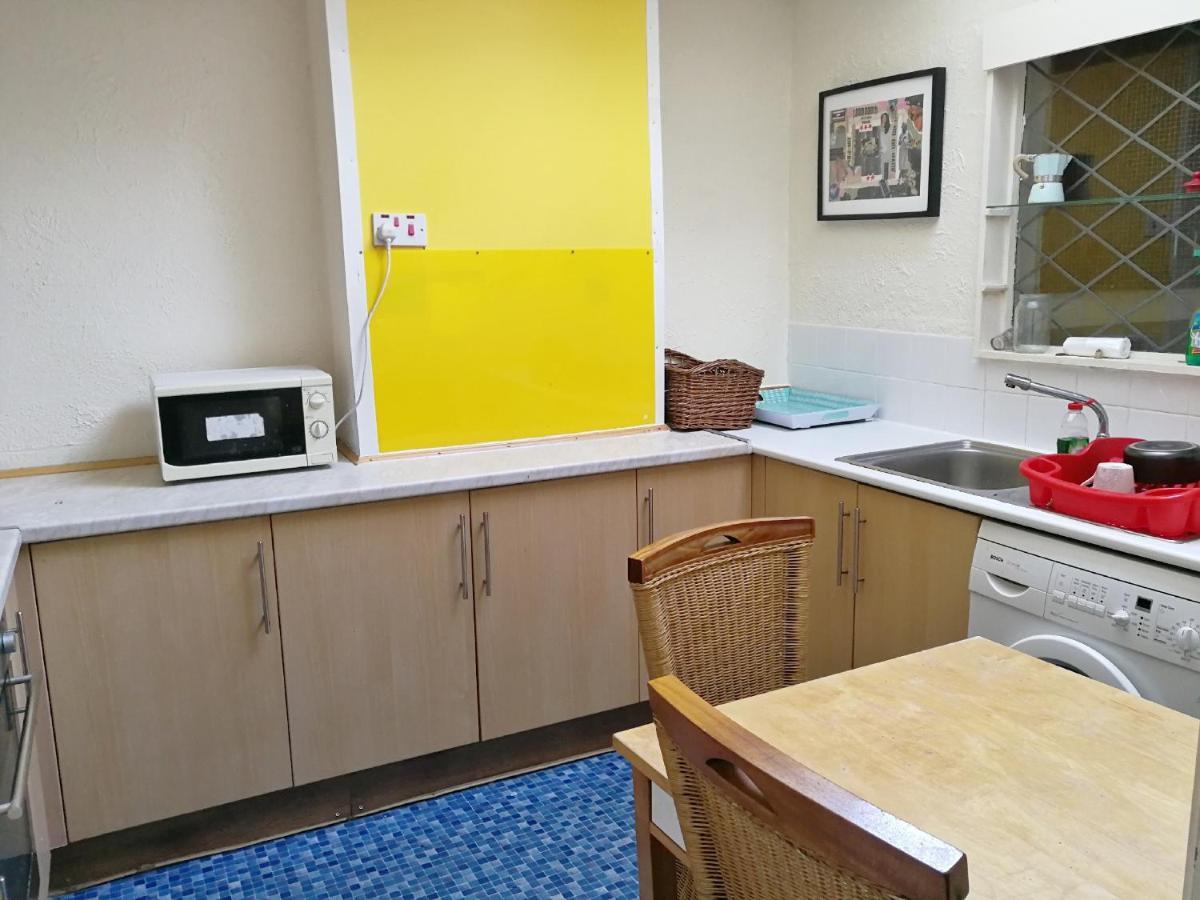 A Double Bedroom Near Glasgow City Centre Not In Great Condition Suitable For Short Stay Esterno foto